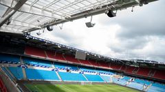 Antennene peker både innover tribunene og ut mot gresset, og gir dermed dekning på tribunene og under konserter på matta. Foto: Martin Fjellanger.