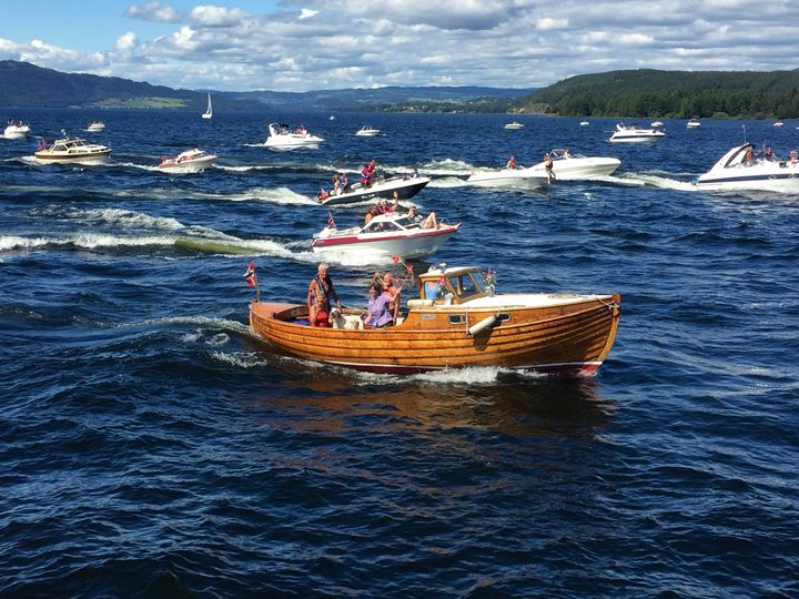 Norges største innsjø, Mjøsa, har et yrende båtliv. En ny vhf-sender er nå på lufta i den sørlige delen av Mjøsa. Foto: Mjøsa Båtforbund