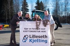 Sammen med Telenor og Develop AS og med støtte fra Klosser Innovasjon og Innovasjon Norge skal det utvikles en heldigital løsning der enhver kjettingeier enkelt kan sørge for at gammel kjetting blir gjenbrukt, og motiveres med rabatt på ny kjetting fra Lilleseth Kjetting. Fv: Ivar Sorknes, Telenor, Stine Lilleseth, Lilleseth Kjetting, Ida Gulbrandsen, Klosser Innovasjon, Lars Martinsen, Develop AS. Foto: Martin Fjellanger, Telenor.
