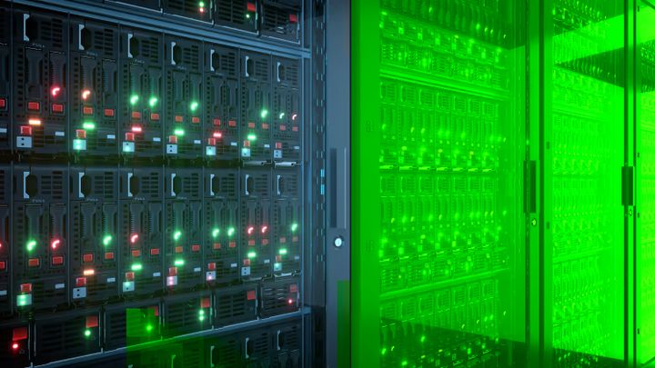 Det norske selskapet Green Edge Compute har utviklet en bærekraftig måte å bygge og drifte datasentre på. Nå skal de etablere ti nye datasentre i Norge, som benytter seg av væske til kjøling.