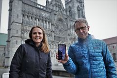 Telenors dekningsdirektør, Bjørn Amundsen, forteller at mobilnettet skal bli enda raskere. Her avbildet med Digitaliseringsminister Linda Hofstad Helleland i forbindelse med 5G-åpningen i Trondheim. Foto: Stian Kristoffer Sande