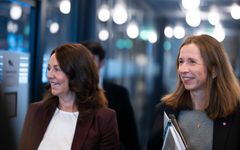 Administrerende direktør i Telenor Norge Birgitte Engebretsen med justis- og beredskapsminsiter Astri Aas-Hansen under øvelse Bukkesrpang denne uken.