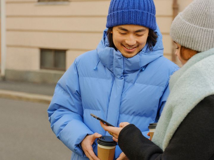 Kvinner ringer flest samtaler, og menn bruker mest mobildata.