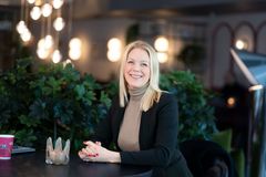 – Også bildemeldinger (MMS) skjøt fart på nasjonaldagen, og antallet meldinger doblet seg sammenlignet med en vanlig søndag, sier Rikke Klonteig Nielsen i Telenor. Foto: Martin Fjellanger