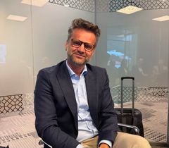 – Enivest har ein sterk posisjon i regionen, ein stor kundebase og dyktige medarbeidarar. Vi har bygd ein solid plattform for vidare vekst, og med Telenor som ny eigar har vi gode rammer for å utvikle selskapet vidare, seier Nandor Helgheim, administrerande direktør i Enivest.
