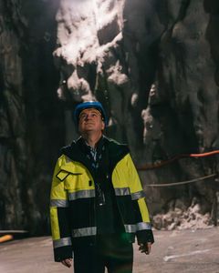 Roger Nerli, Chief Technology Officer i Telenor Norge inspiserer fjellhall