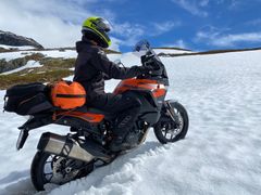 Erlend Lønnum, daglig leder i LEKS Motor OSLO AS på sin KTM.