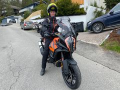 Erlend Lønnum, hjemme på Kolbotn med sin KTM. Erlend er daglig leder i LEKS Motor OSLO AS.