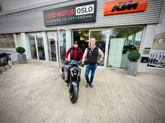 Erlend Lønnum, daglig leder hos LEKS Motor Oslo AS sammen med salgssjef Kim Bergseth.