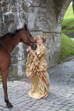 Agnete G. Haaland og politihesten Trym på Akershus festning