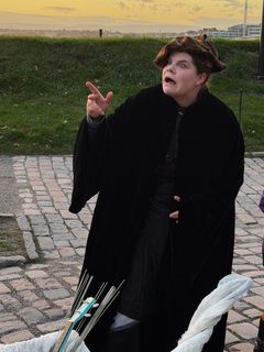 Trallemannen, spilt av Sofie Sleipnes