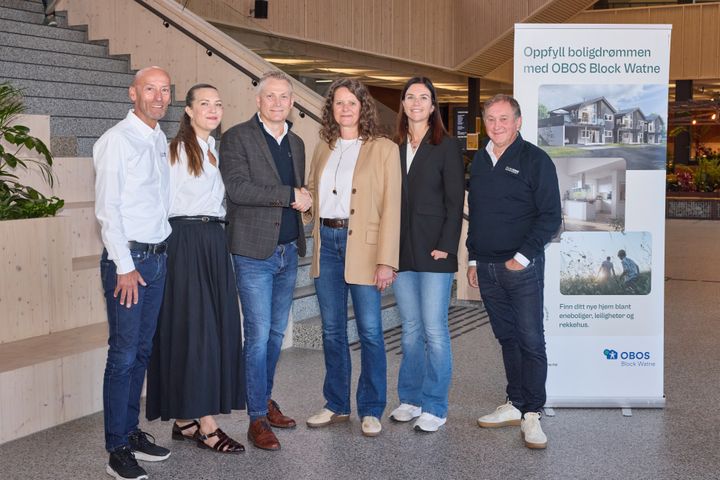 Fra venstre mot høyre: Tron Nystad (Salgssjef arkitekt/ prosjekt Flisekompaniet) Gina Heltorp Andersen (Kreativ leder arkitekt Flisekompaniet) Rune Viken (Salgsdirektør Flisekompaniet) Katrine Lyngstad (Direktør Innkjøp og Logistikk OBOS Block Watne) Elin Johanne Grepperud Iversen (Strategisk innkjøper OBOS Block Watne) Roar Engebretsen (Regionansvarlig proff/prosjekt Flisekompaniet)