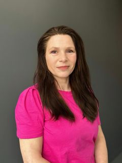 – Vi brenner for å gi lærere og elever nødvendige læringsressurser for å utforske og forstå seksualitet på en positiv, engasjerende og informativ måte. I tillegg er vi opptatt av å inkludere alle, sier daglig leder og pedagog i Skolerom, Line Therkelsen.