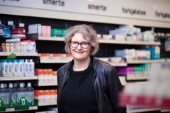 - Det er opplagt at apotekene kan bidra til at flere får bedre helse gjennom riktig legemiddelbruk, sier Hanne Andresen i Apotekforeningen.