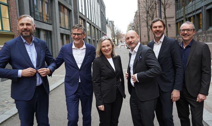 - Gjennom overføringen av Accigo til Columbus samles mer av verdikjeden i egne leveranseteam. Det gir både bedre skalerbarhet og mer forutsigbarhet for kundene, sier Eivind Hagen, VP Dynamics i Columbus. Fv: Mikael Balkö, Geir Elvestad, Guri Korhavn, Eivind Hagen, Magnus Adler og Kjell Magne Ramsli.