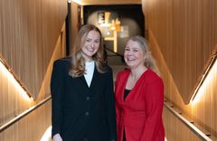 – Det er stor forskjell på å høre om AI og å arbeide med teknologien selv, sier instruktør og konsulent Kristin Sundby i Columbus. (t.v) Her sammen med kommunikasjonsjonsdirektør Cornelia Bjørke-Hill i Microsoft.