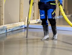 Lanseringen inneholder nye gulvavrettingsprodukter som har tatt i bruk ny teknologi med betydelig redusert CO2-avtrykk. Produktenes forbedrede CO2-regnskap er dokumentert med miljøvaredeklarasjoner (EPD).