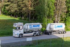 Ruud Transport AS' nye Scania elektriske lastebil kan frakte 50-60 tonn i 20-25 mil uten å måtte lades opp.