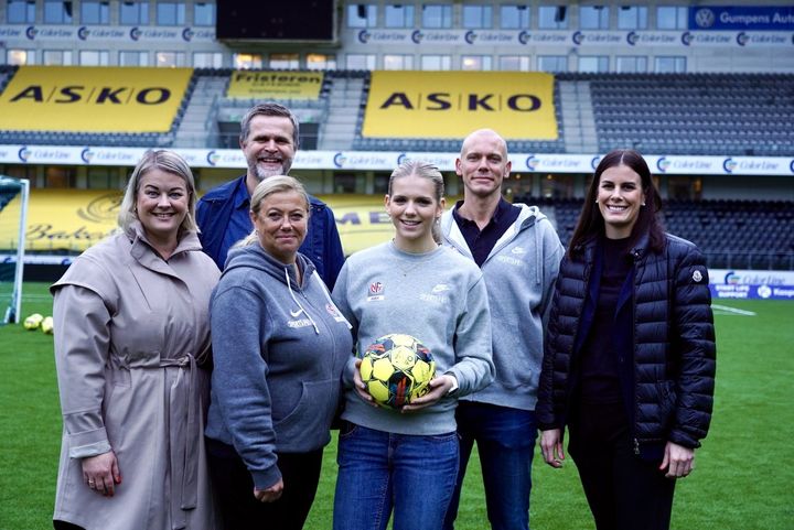 Eva Kvelland, Trond Skjæveland, Elin Hjemdal, Therese Robstad -Johannessen, Yngvar Håkonsen og Nina Geelmuyden.