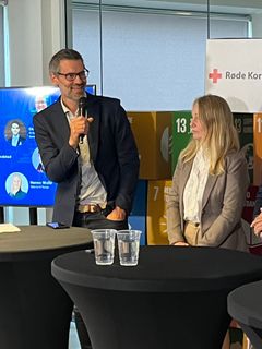 Sigmund Aandstad (Pipelife Norge) og Hanne Gjesteland Wells (Standard Norge).