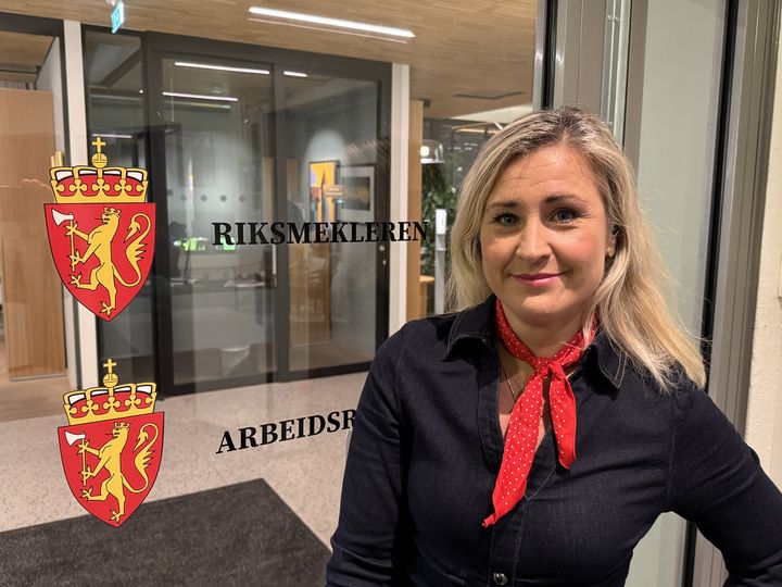 Bilde av Utdanningsforbundets forhandlingsleder Ann Mari Milo Lorentzen utenfor riksmeklerens kontor.