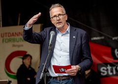 -- Denne kampen er viktig for alle i norsk arbeidsliv, seier Geir Røsvoll i Utdanningsforbundet til dei streikande lærarane i Bergen.
