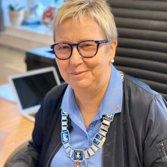 Ordfører i Vadsø, Wenche Pedersen, har bedt EU-kommisjonen etablere en egen tidssone med 26 timer i døgnet.