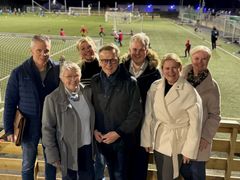 Jobber sammen for å få Norges Fotballforbunds store treningsanlegg til Ski. Fra venstre: Tommy Schierning, Nina Vøllestad (styreleder Nordre Follo Idrettsråd), Kari Norum (daglig leder Ski IL Alliansen), Ragnar Underland (styreleder Ski IL Alliansen), Tønnes Steenersen (varaordfører Nordre Follo kommune), Cecilie Pind (ordfører Nordre Follo) og Lisbeth Coste (daglig leder Nordre Follo Idrettsråd) Foto: Privat