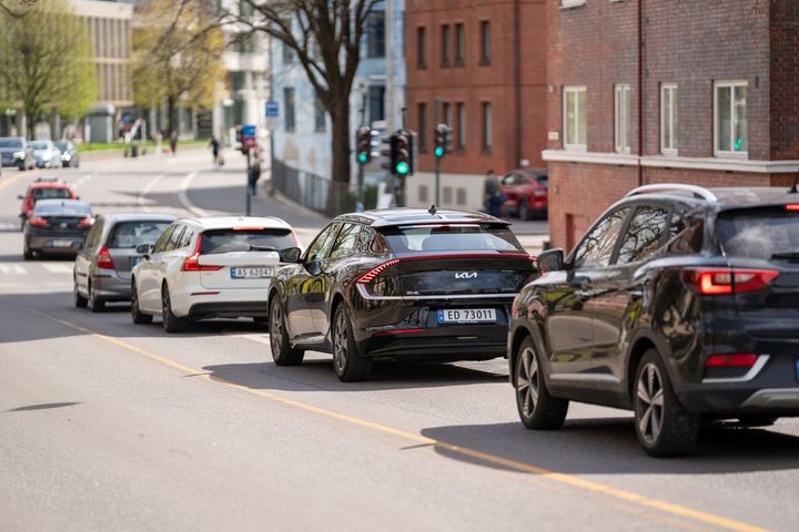 Så langt i år har det blitt registrert 85 079 nye personbiler, det er 25,6 prosent flere enn i samme periode i fjor.