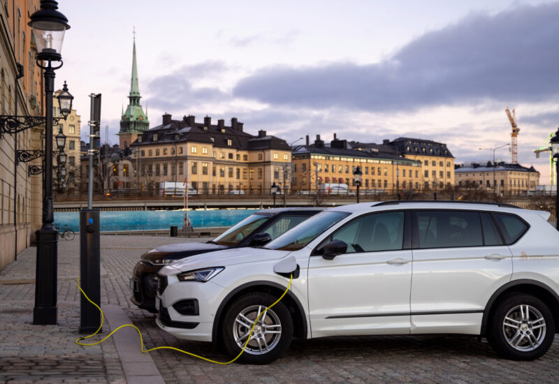 Nordisk elbilsalg fortsetter å øke – bortsett fra i Sverige