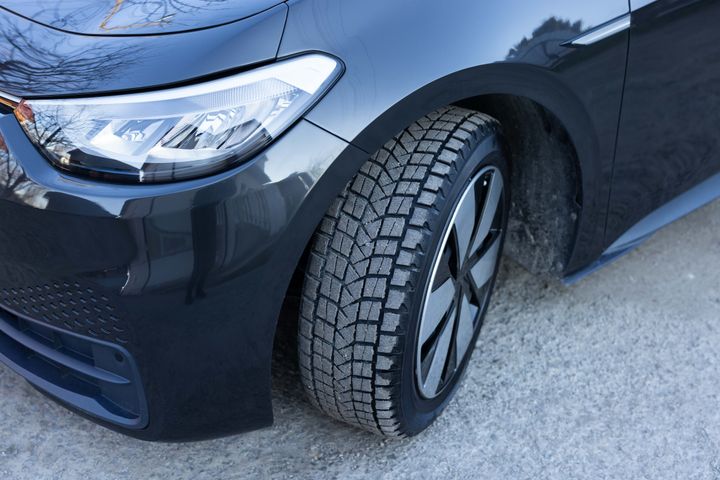 Toyota tok førsteplassen i juli, mens Xpeng rykket inn på pallen. Totalt ble det registrert 9 609 nye personbiler, omtrent like mange som i juli i fjor.