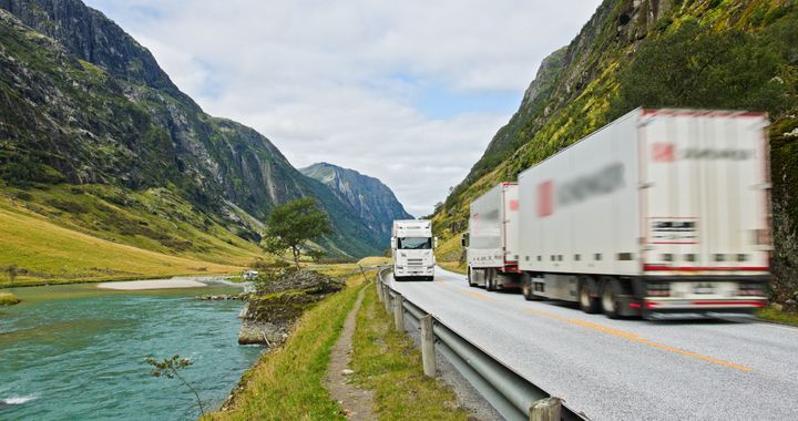 Nesten ni av ti lastebiler på norske veier går fortsatt på diesel, selv om stadig flere nye går på el eller gass.