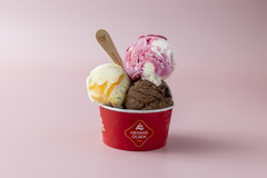 Yoghurt Mango Pasjon, Rosso og Sjokolade Deluxe i beger