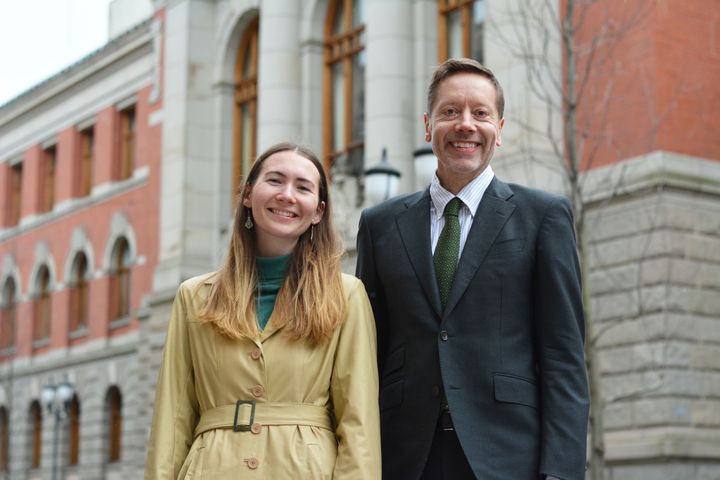 VANT: Leder i Natur og Ungdom Sigrid Hoddevik Losneård og Frode Pleym, leder i Greenpeace, er strålende fornøyde med full klimaseier EFTA-domstolen.