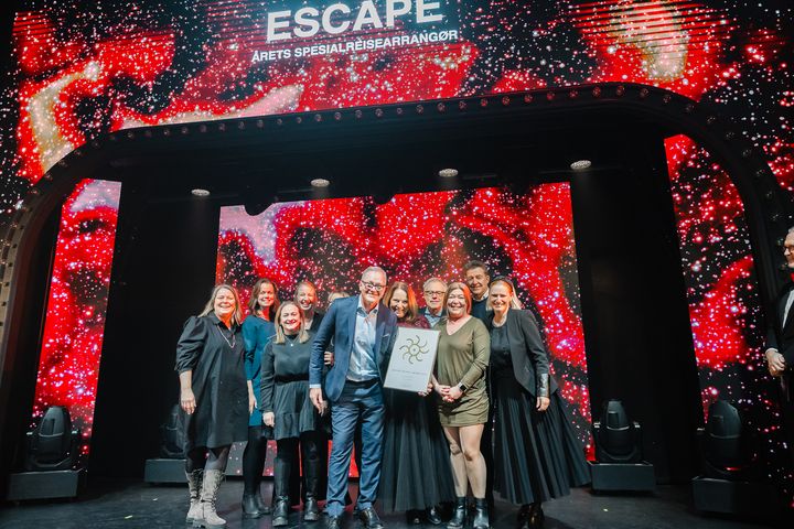 En stolt og glad gjeng fra Escape Travel mottok prisen som Årets spesialarrangør.