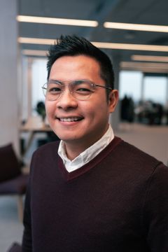 Etter hvert som Omny fortsetter å vokse og utvikle et AI-først sikkerhetsprodukt, viser denne sertifiseringen vår forpliktelse til  å holde plattformen vår trygg og bidra til at kundenes data også forblir trygge, sier Raymund Hoseña, Director of Governance, Risk, and Compliance (GRC) i Omny.