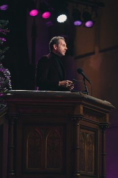 Morten Ramm ledet seremonien i Kulturkirken Jakob.