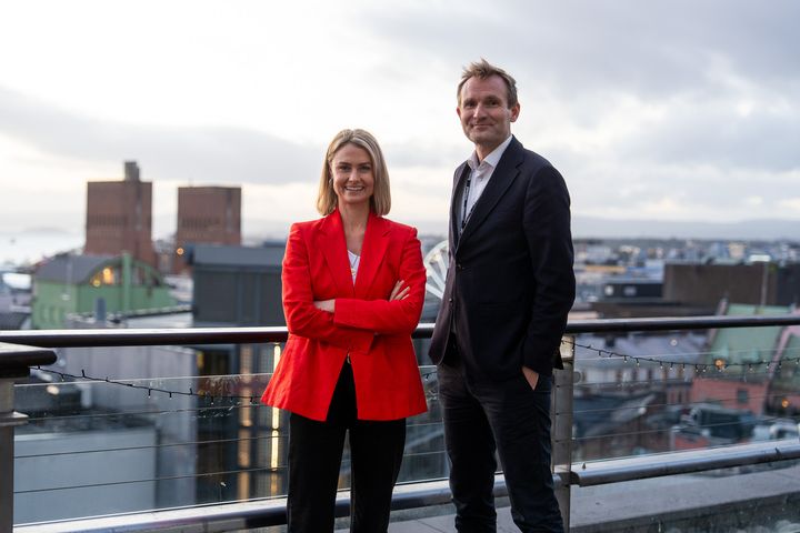 Henriette Skådinn får ansvar for strategiske partnerskap og for ledelse og utvikling av Schibsteds analyse- og innsiktsmiljø når hun i februar starter i den nye jobben. Her sammen med Christian Haneborg, leder for Schibsted Marketing Service.
