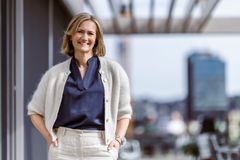 Schibsted leverte sterk vekst i digitale inntekter og forbedret lønnsomhet i 2025. Samtidig styrket oppkjøpene av TV4 og MTV konsernets posisjon som Nordens ledende mediekonsern. På bildet: Schibsteds konsernsjef Siv Juvik Tveitnes.