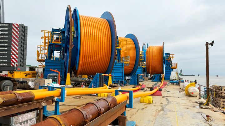 ECOnnect Energy IQuay F-Class Solution for Wilhelmshaven, with low-impact subsea pipelines. These pipes will replace a 1.7 kilometre long pier.