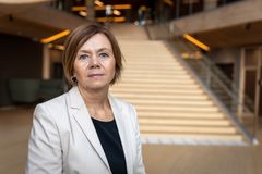 FØLG MED: Leder for antisvindel i SpareBank 1 Sør-Norge, Inglen Haugland, ber folk passe ekstra godt på i ferien.