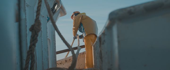 Til tross for ordnede arbeidsforhold på norske fiskefartøy, står næringen også ansvarlig for brudd på arbeids- og menneskerettigheter i leverandørkjeden. Dermed er det blitt økt krav til rapportering, etter innføringen av Åpenhetsloven.