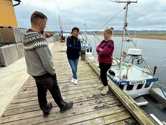 Rita Naustvik er fagsjef for fiskeri i FHF og møtte ekteparet på kaia i Vestre Jakobselv.