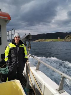 Forskningsleder for Møreforskning Thomas Hagby Dahl overvar forsøksfiske fra sjark i Vest-Finnmark denne sommeren.