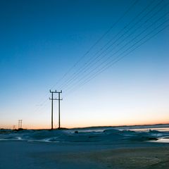 Strømnettet langs kysten er for lite utbygd til å tåle en større vekst i sjømatnæringen, viser Menonrapporten.