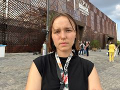 Thea Birgitte Erfjord står utenfor klimatoppmøtet i Brasil