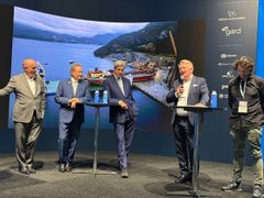 Avtalen mellom Höegh Autoliners og Nordic Circles ble annonsert under Nor-Shipping. På bildet: Jennifer Jordan (Sustainable Markets Initiative), John Kerry (tidligere amerikansk utenriksminister), Andrew Forrest, Sebjørn Dahl (COO, Höegh Autoliners) og John Jacobsen (leder i Nordic Circles og Oppsirk). Foto: Höegh Autoliners.