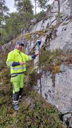 Arkeolog Dag-Øyvind Engtrø Solem jobber med digital dokumentasjon. For han var det stort å finne bergkunst for første gang.