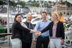 Fra venstre til høyre: Isabelle-Louise Aabel, Kommunikasjonssjef i Kristiansand Havn som representerer Stavangerregionen Havn ved Havnesamarbeidet; Runar Hatletvedt, Daglig leder i ASCO Norge; Simen Hauland, Prosjektleder P2X i St1; Hege Økland, Daglig leder i Iverson eFuels. Foto: Morten Sæle