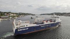 Samskip Kvitbjørn på vei inn til Arendal